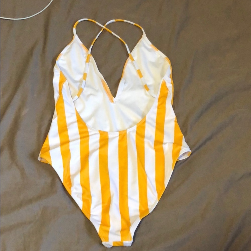 ONE PIECE - Picture 2 of 2